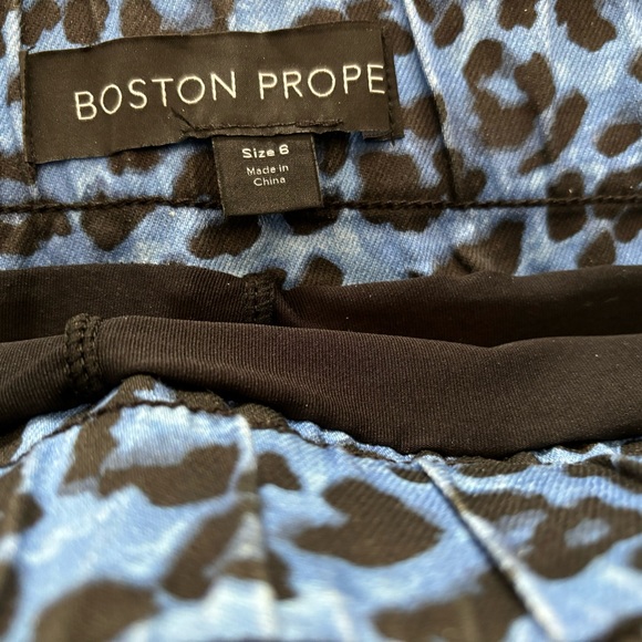 Boston Proper Skort. Print denim.. Size 6. - Picture 6 of 8